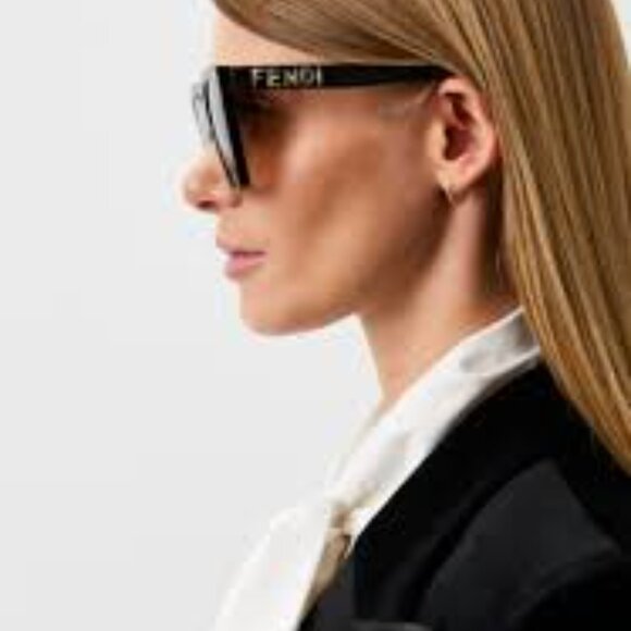 Fendi FE40086I 01F Square Sunglasses - Black/Brown Gradient - Picture 3 of 10